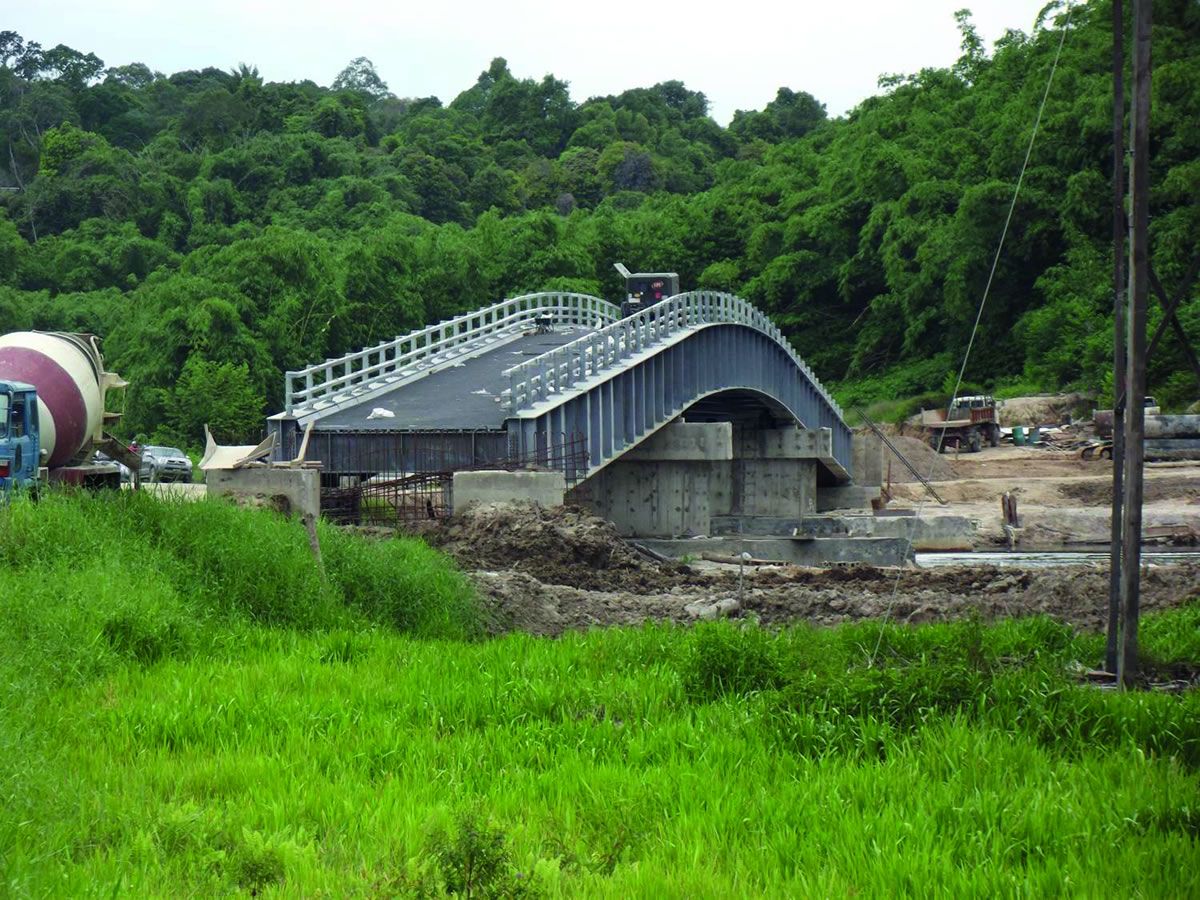Ponte Sungai Arang, em Sarawak, Bornéu, Malásia